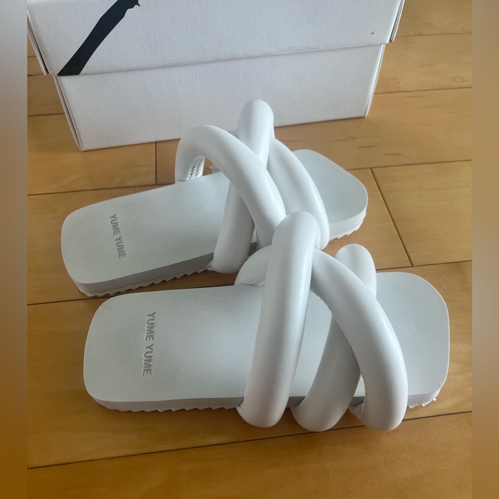 Yume Yume White Tyre Slides Vegan Leather